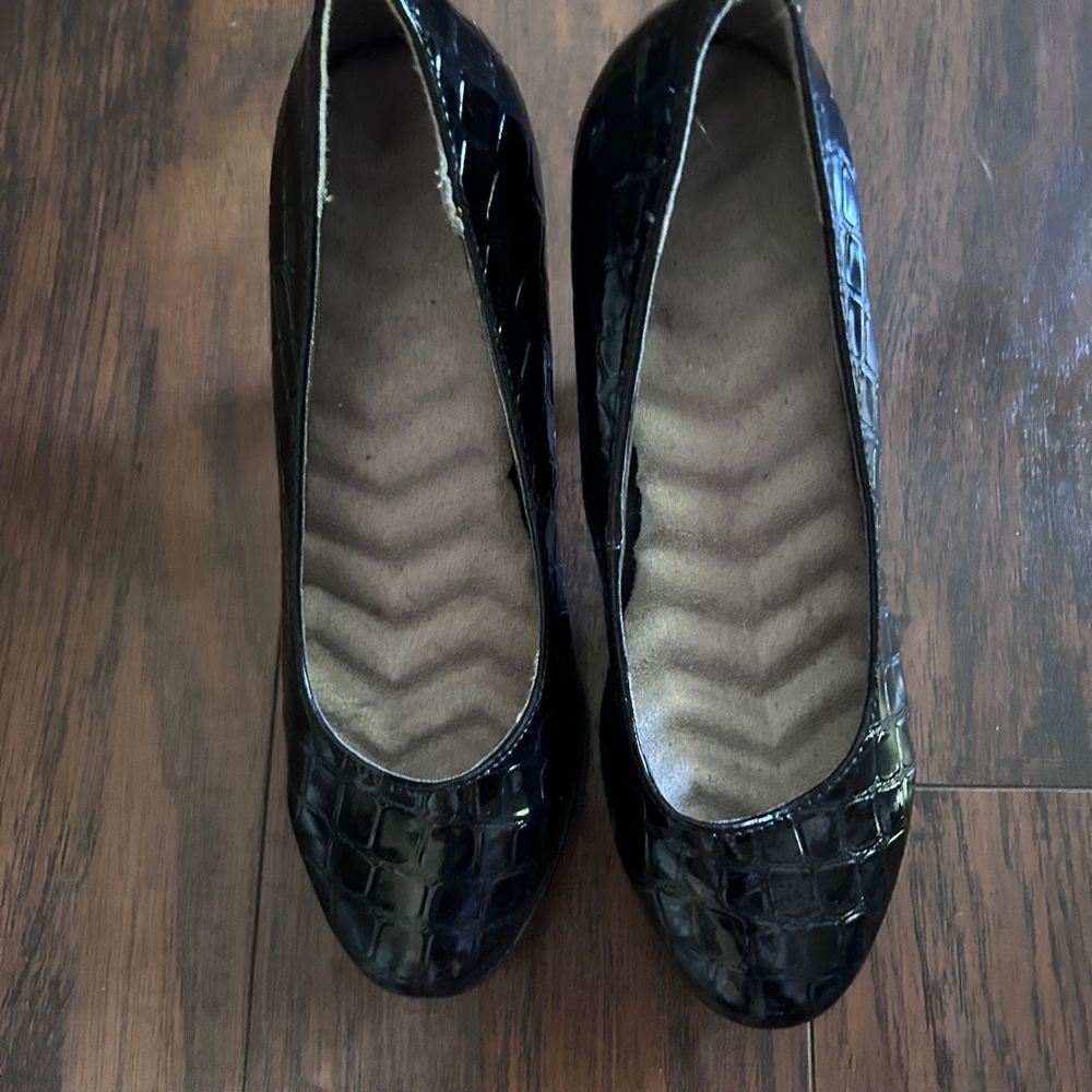 Black Quilted patent leather look high heel pumps - Picture 3 of 8